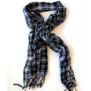 Rue 21 Women’s Black and White Plaid Scarf